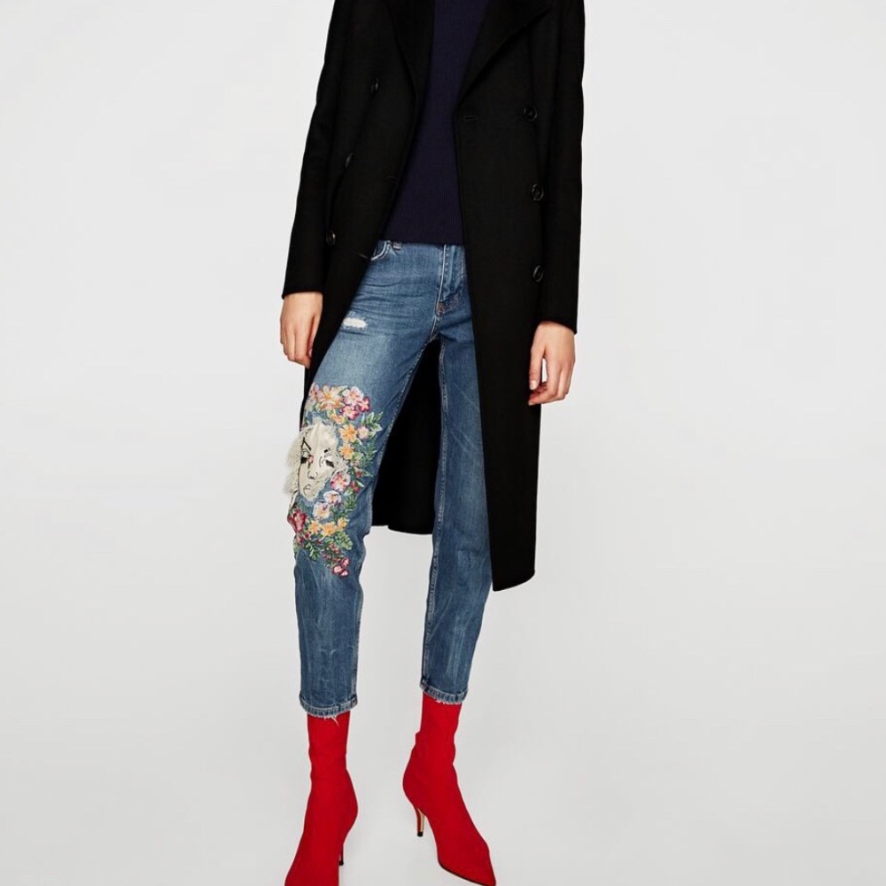 Zara Blue Boyfriend Jeans with Unique Embroidery ( no pricetag)